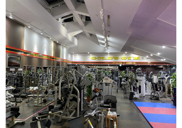 GOLD’S GYM