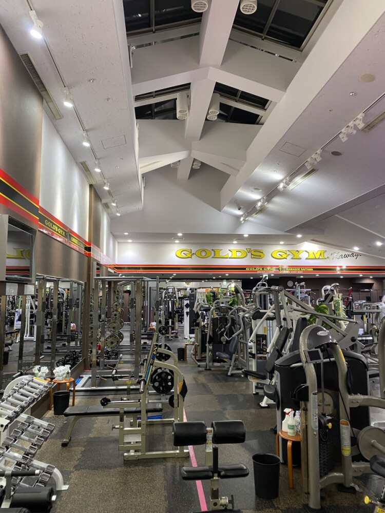 GOLD’S GYM