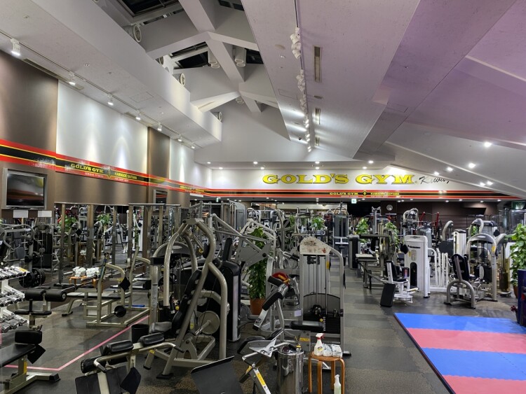 GOLD’S GYM